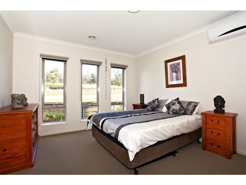 12 Mannavue Boulevard, Cranbourne North VIC 3977