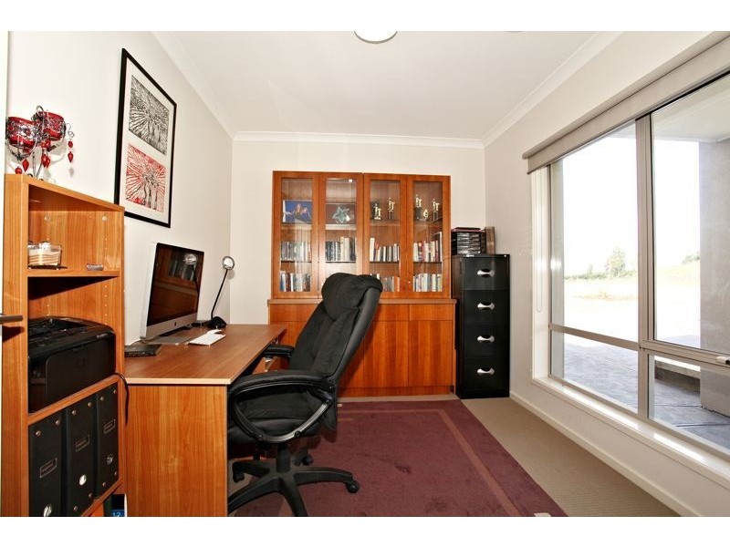 12 Mannavue Boulevard, Cranbourne North VIC 3977