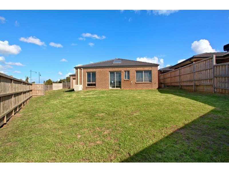 12 Mannavue Boulevard, Cranbourne North VIC 3977