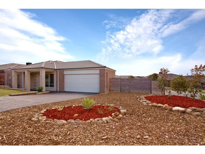 12 Mannavue Boulevard, Cranbourne North VIC 3977