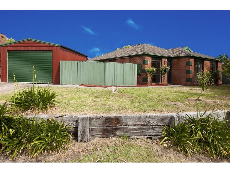 25 Maltravers Crescent, Cranbourne North VIC 3977