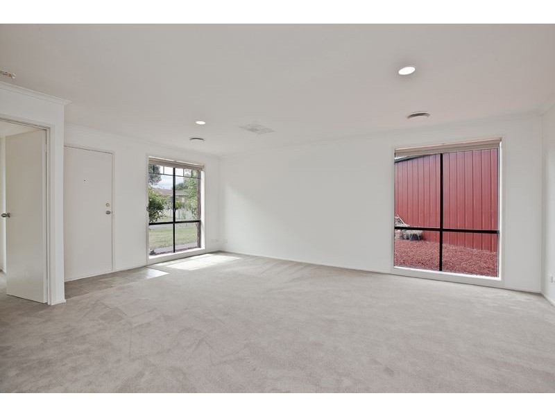 25 Maltravers Crescent, Cranbourne North VIC 3977