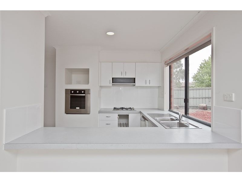 25 Maltravers Crescent, Cranbourne North VIC 3977