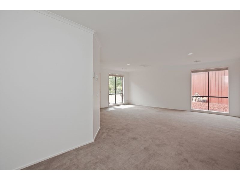 25 Maltravers Crescent, Cranbourne North VIC 3977