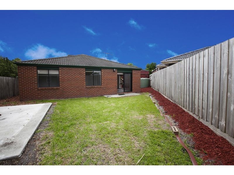 25 Maltravers Crescent, Cranbourne North VIC 3977