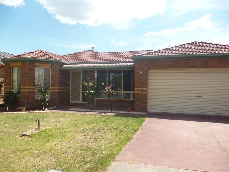 12 Greenock Crescent, Cranbourne East VIC 3977