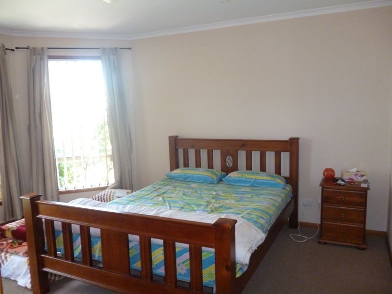 12 Greenock Crescent, Cranbourne East VIC 3977