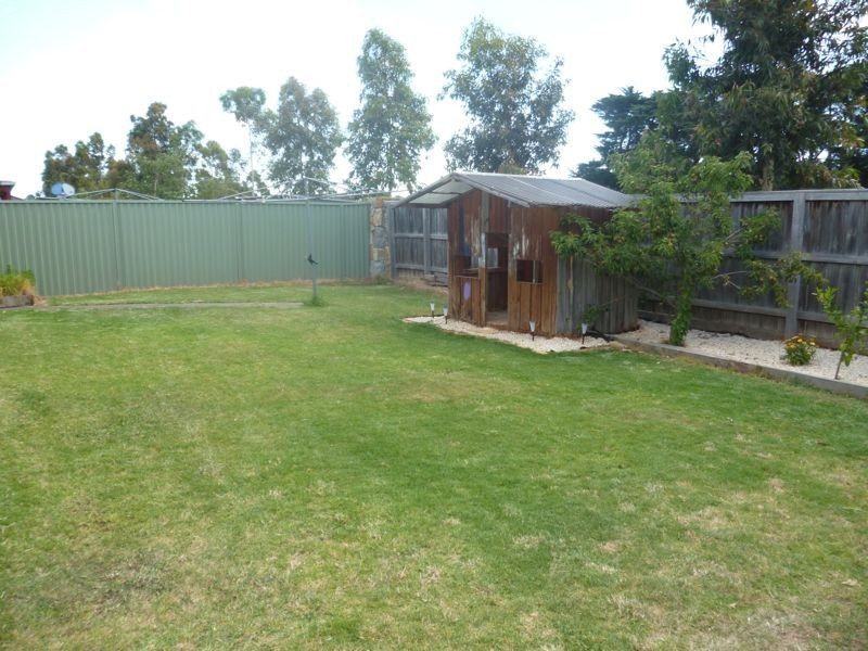 12 Greenock Crescent, Cranbourne East VIC 3977