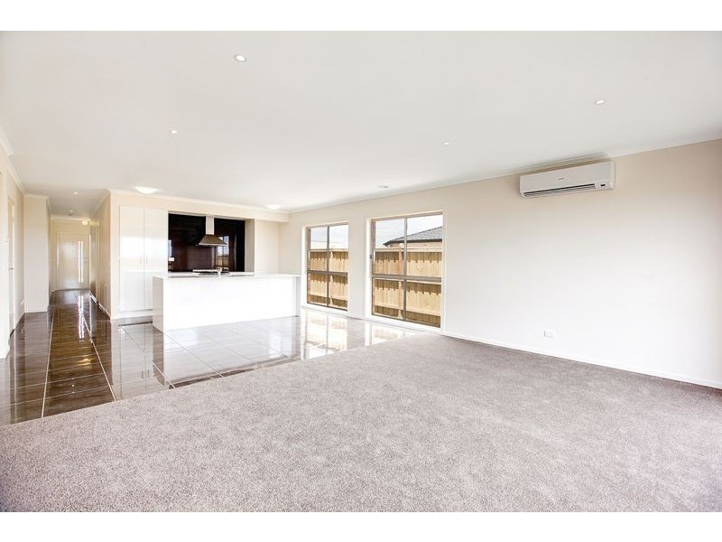 11 Hemingway Grove, Cranbourne West VIC 3977