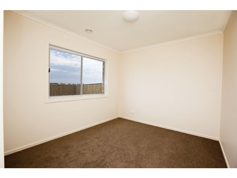 11 Hemingway Grove, Cranbourne West VIC 3977