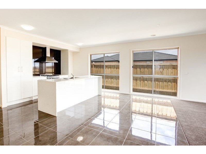 11 Hemingway Grove, Cranbourne West VIC 3977