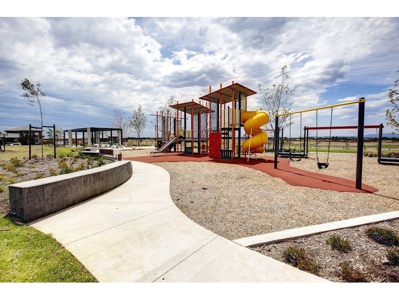 11 Hemingway Grove, Cranbourne West VIC 3977