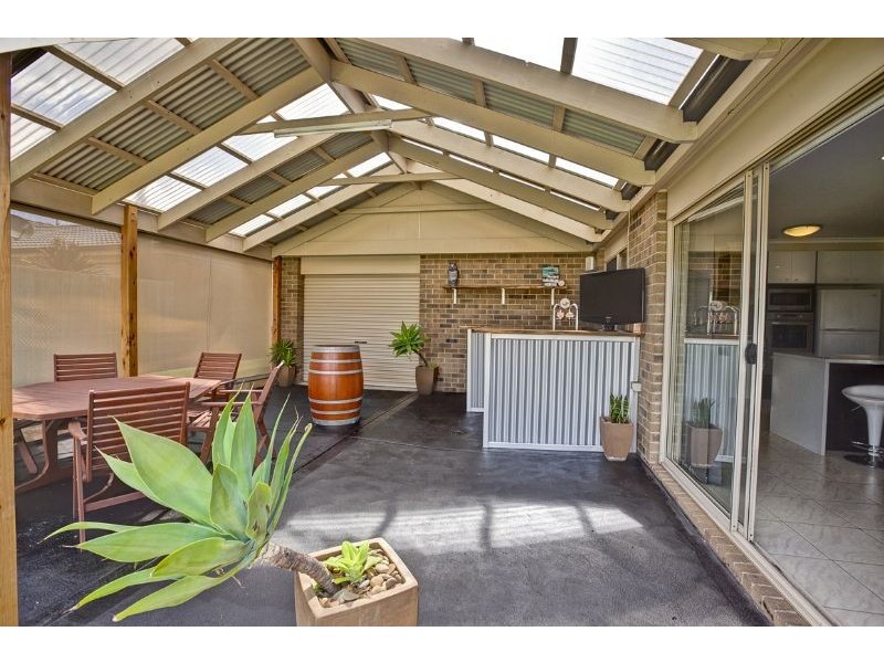 2 Nile Crescent, Cranbourne VIC 3977