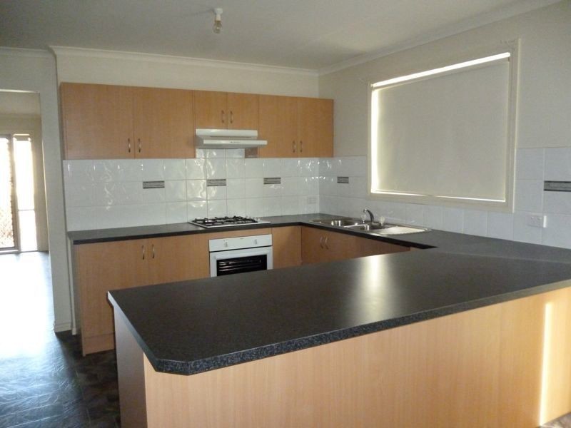 10 Tyndall Street, Cranbourne East VIC 3977