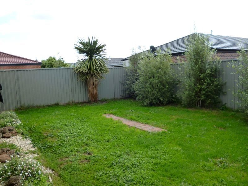 10 Tyndall Street, Cranbourne East VIC 3977