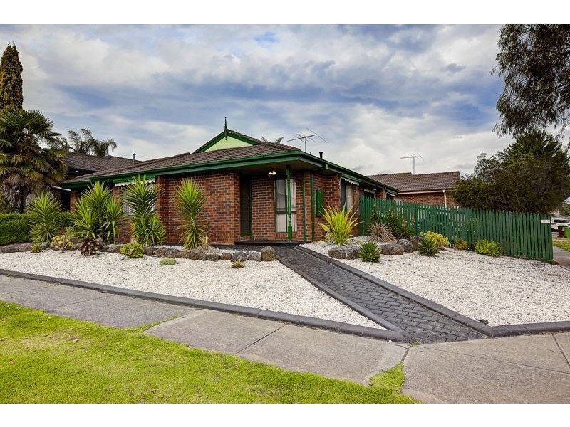 129 Courtenay Avenue, Cranbourne North VIC 3977