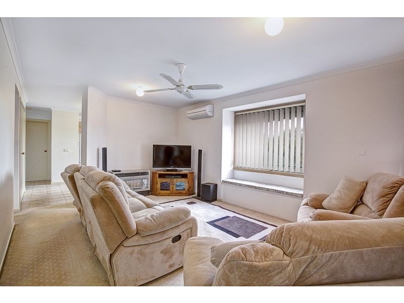 129 Courtenay Avenue, Cranbourne North VIC 3977