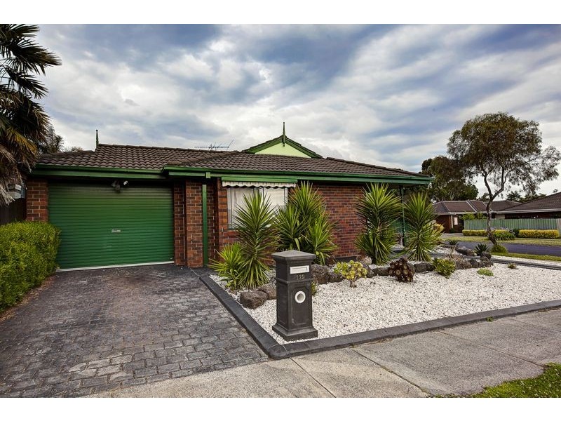 129 Courtenay Avenue, Cranbourne North VIC 3977