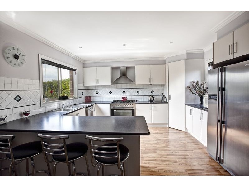 3 Longhirst Avenue, Cranbourne VIC 3977