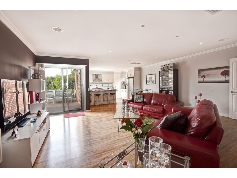 3 Longhirst Avenue, Cranbourne VIC 3977