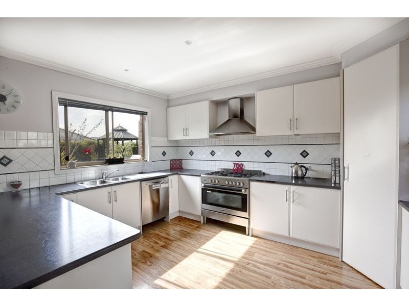 3 Longhirst Avenue, Cranbourne VIC 3977