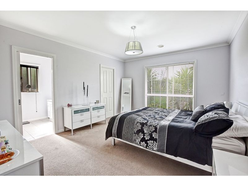 3 Longhirst Avenue, Cranbourne VIC 3977