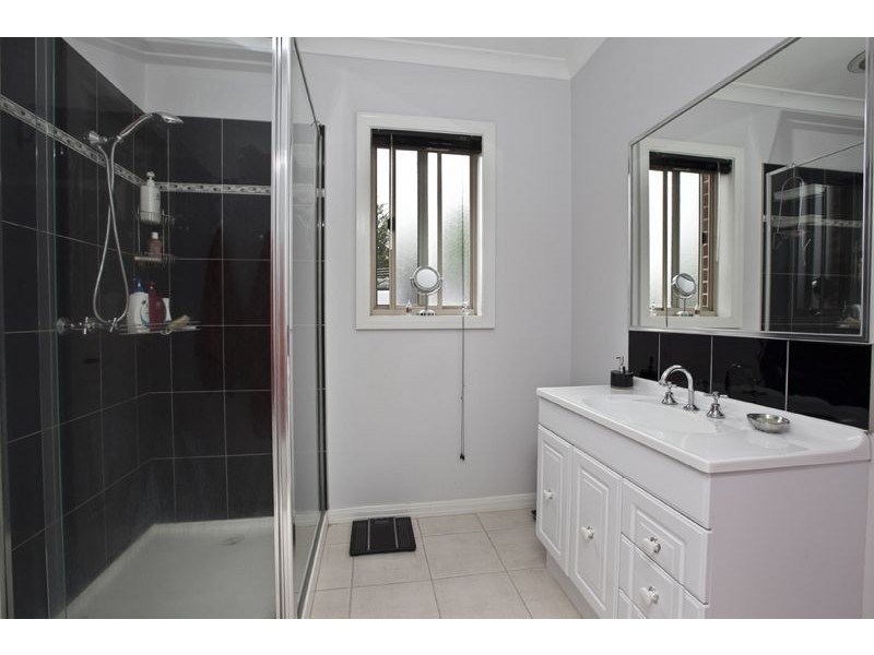 3 Longhirst Avenue, Cranbourne VIC 3977