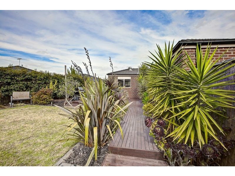 3 Longhirst Avenue, Cranbourne VIC 3977