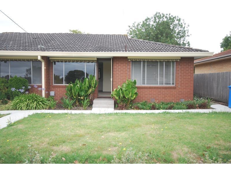 2/8 McLaren Avenue, Cranbourne VIC 3977