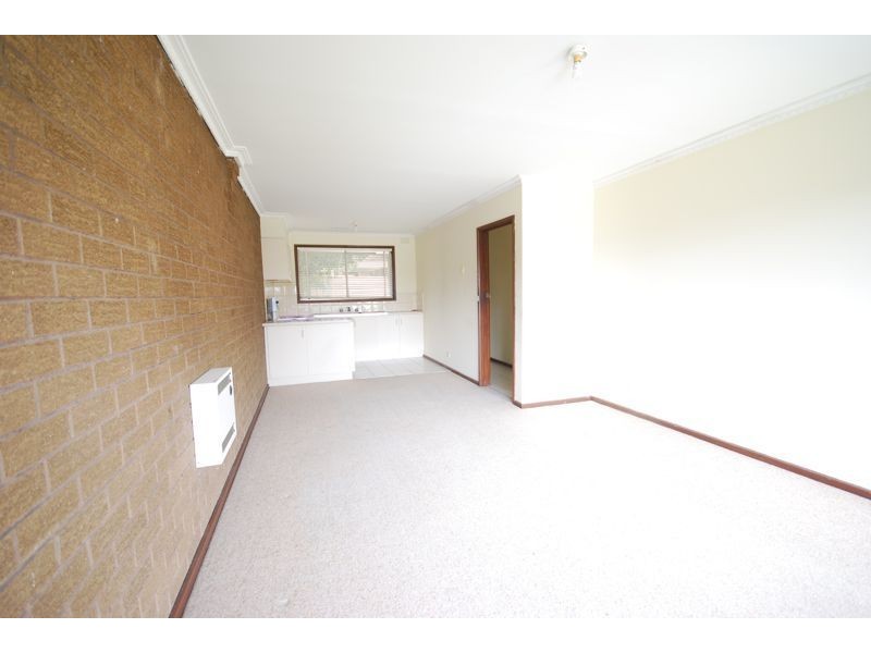 2/8 McLaren Avenue, Cranbourne VIC 3977