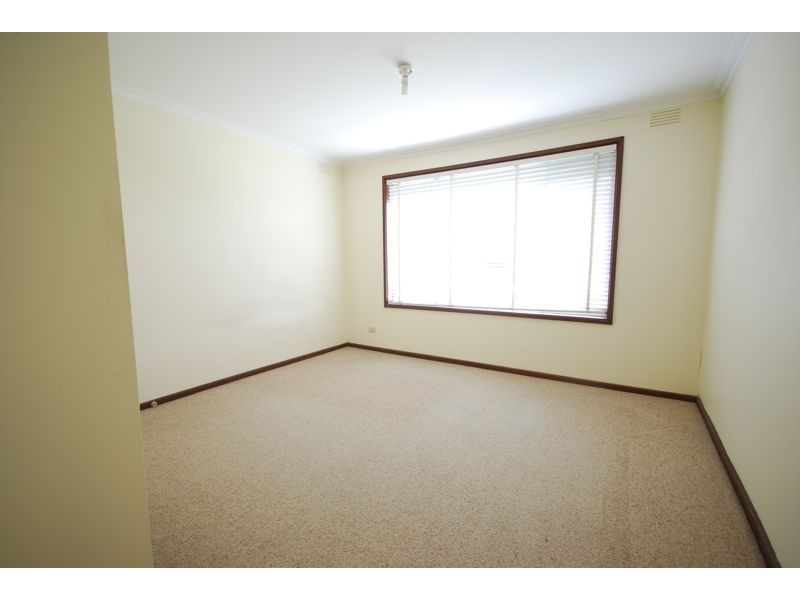 2/8 McLaren Avenue, Cranbourne VIC 3977