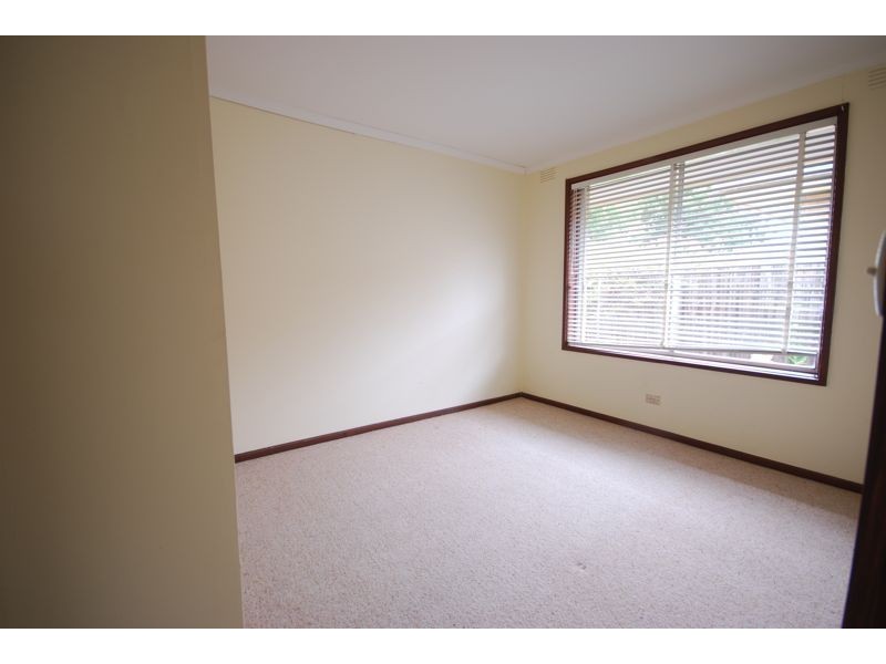 2/8 McLaren Avenue, Cranbourne VIC 3977