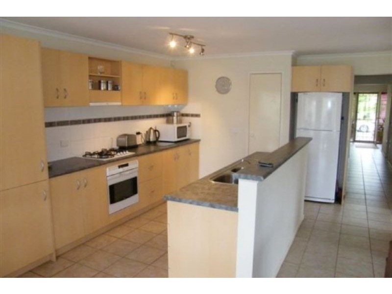 7 Oak Post Place, Cranbourne East VIC 3977