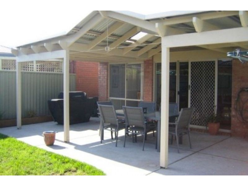 7 Oak Post Place, Cranbourne East VIC 3977