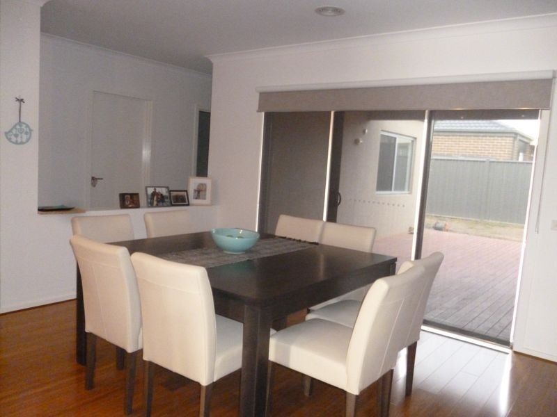 17 Cerbera Bend, Cranbourne North VIC 3977