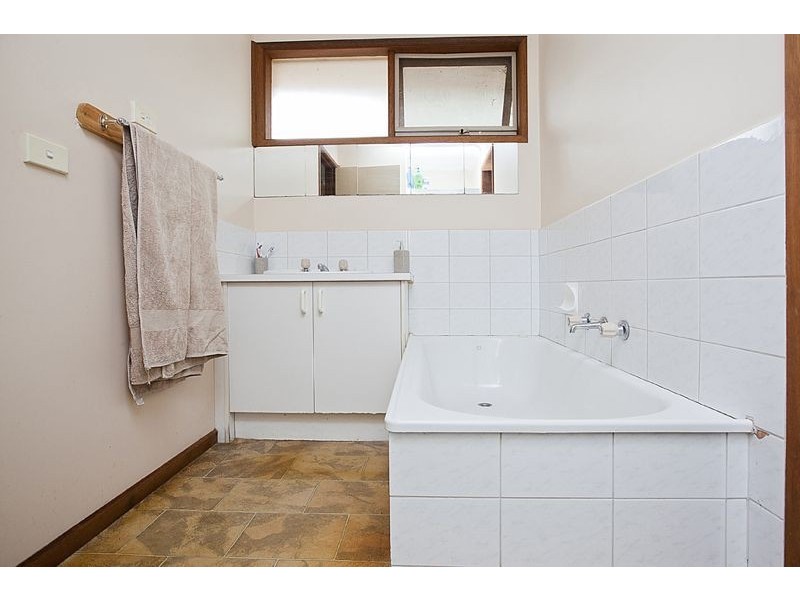 14 Caroline Crescent, Cranbourne West VIC 3977