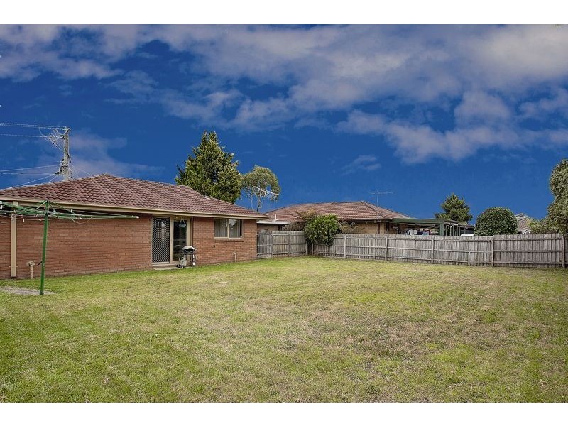 14 Caroline Crescent, Cranbourne West VIC 3977