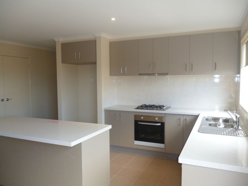 17 Rock Daisy Drive, Cranbourne East VIC 3977