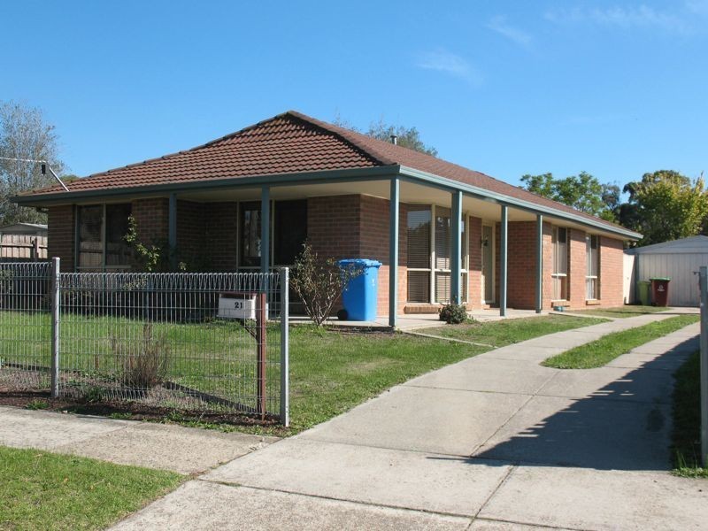 21 Wallace Road, Cranbourne VIC 3977