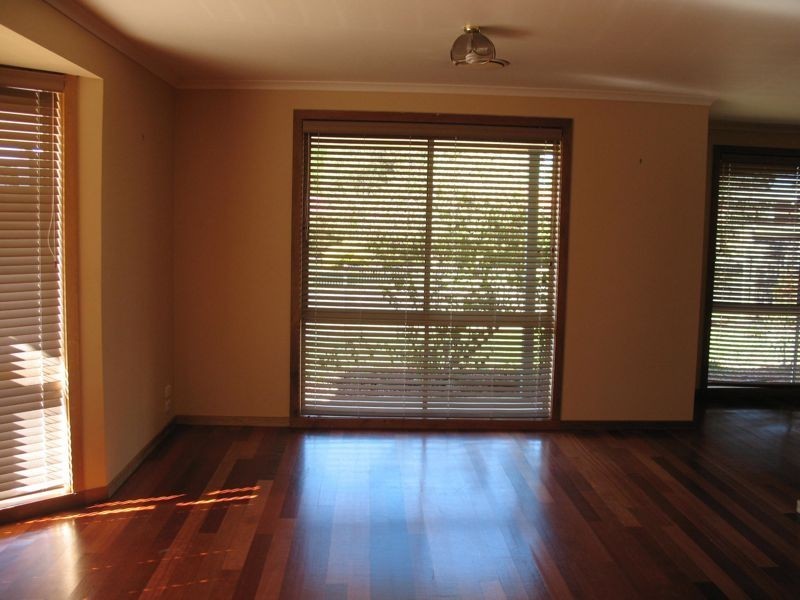 21 Wallace Road, Cranbourne VIC 3977