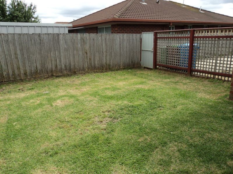 2/25 Coriyule Court, Cranbourne North VIC 3977