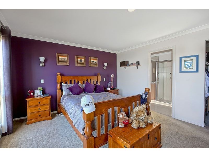 23 Honey Myrtle Way, Cranbourne VIC 3977