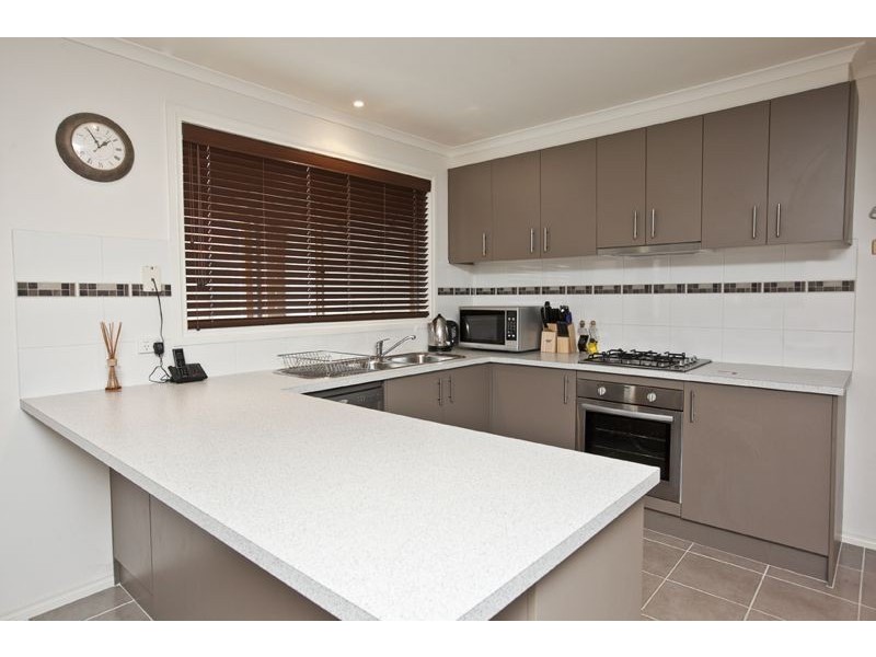 17 Bushranger Boulevard, Cranbourne East VIC 3977