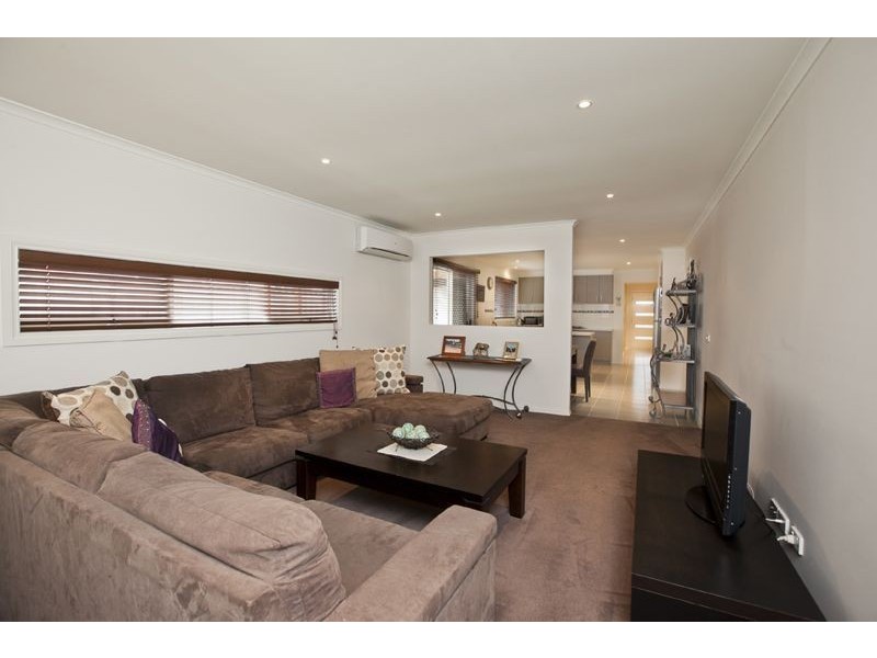 17 Bushranger Boulevard, Cranbourne East VIC 3977