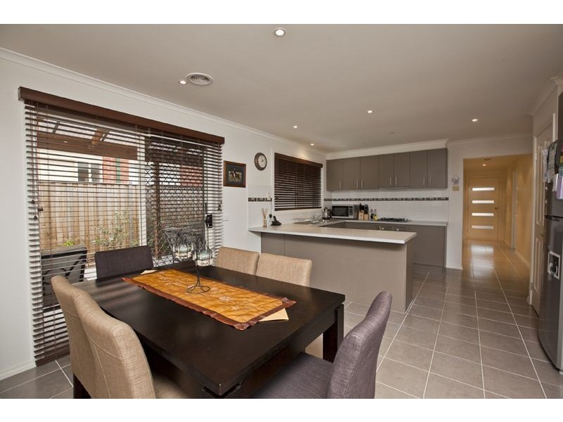 17 Bushranger Boulevard, Cranbourne East VIC 3977