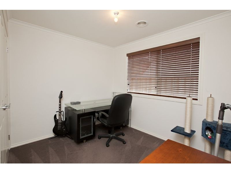 17 Bushranger Boulevard, Cranbourne East VIC 3977