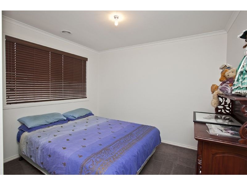 17 Bushranger Boulevard, Cranbourne East VIC 3977