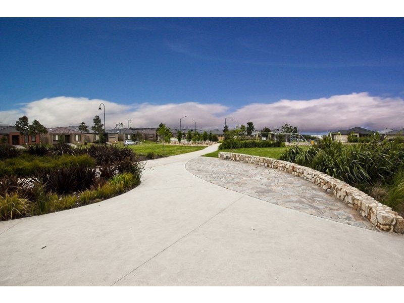 17 Bushranger Boulevard, Cranbourne East VIC 3977