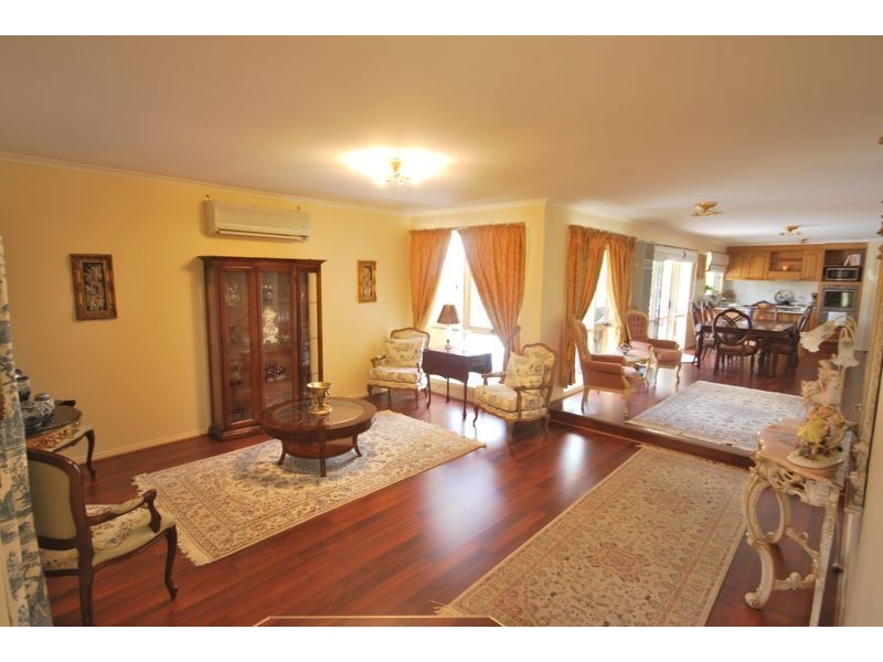 82 Lawless Drive, Cranbourne North VIC 3977