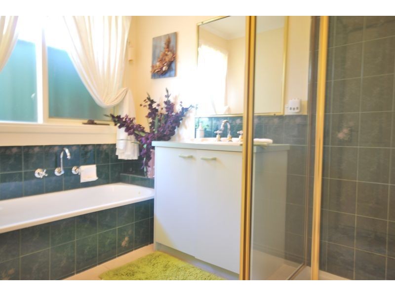 82 Lawless Drive, Cranbourne North VIC 3977